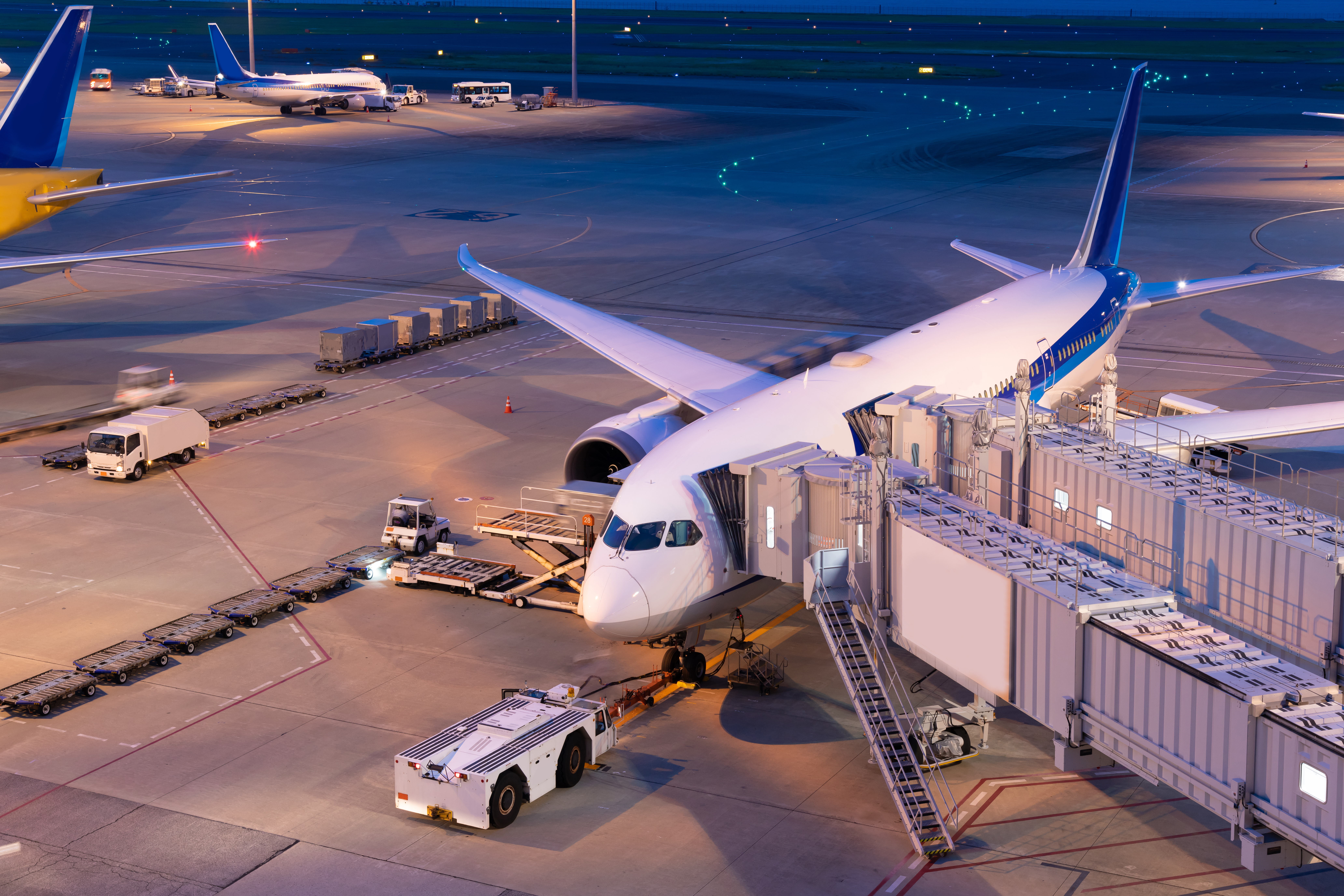 羽田空港 — 安心・確実な空輸対応